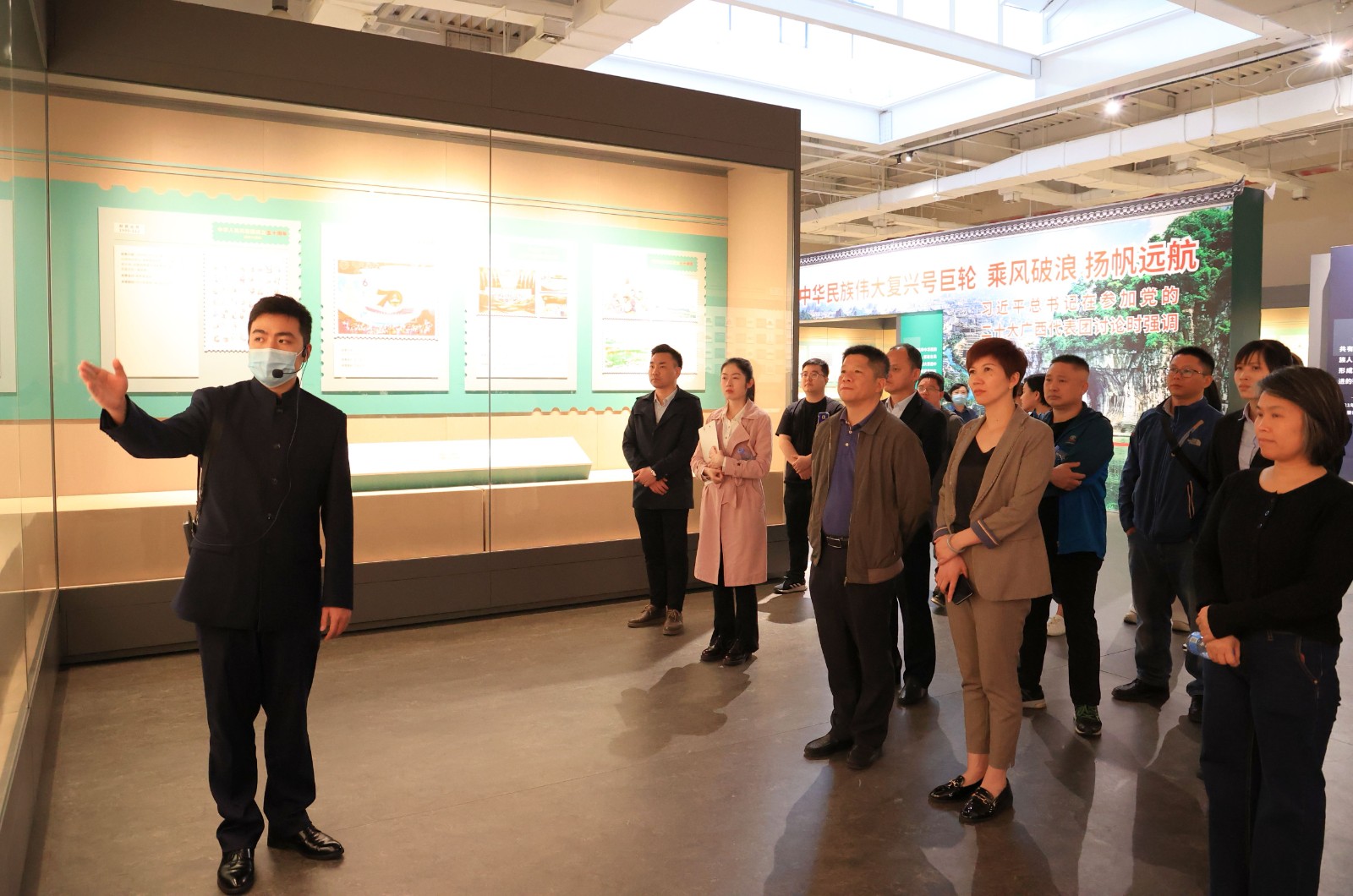 鼎捷资产参观照片.jpg 鼎捷资产参观照片.jpg